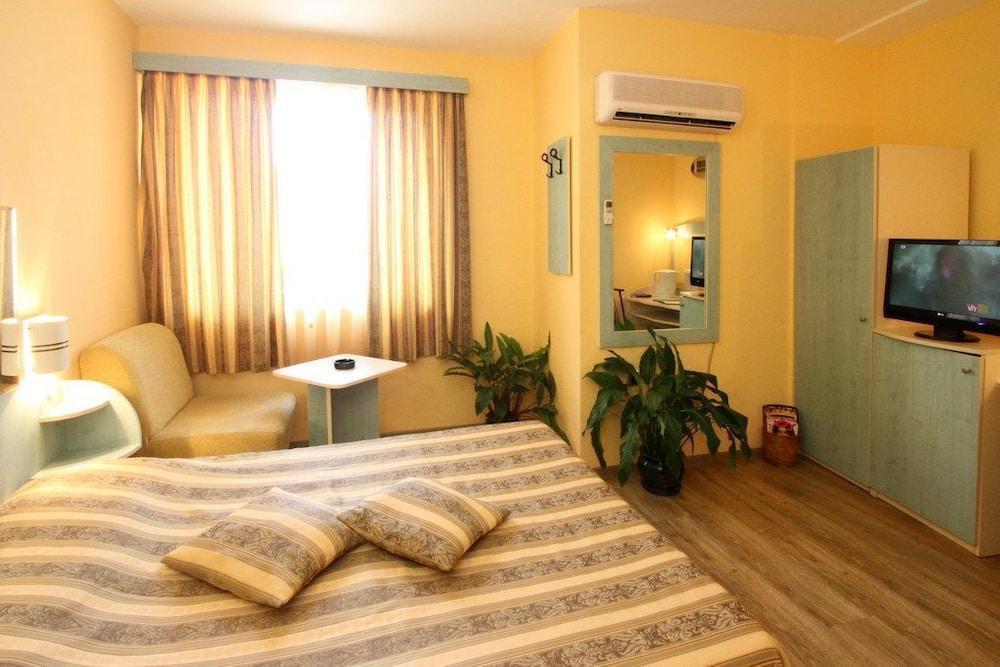 Hotel Color Varna Bagian luar foto