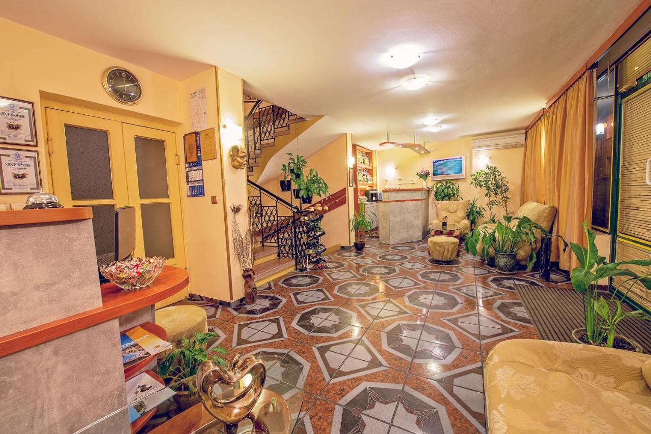 Hotel Color Varna Bagian luar foto
