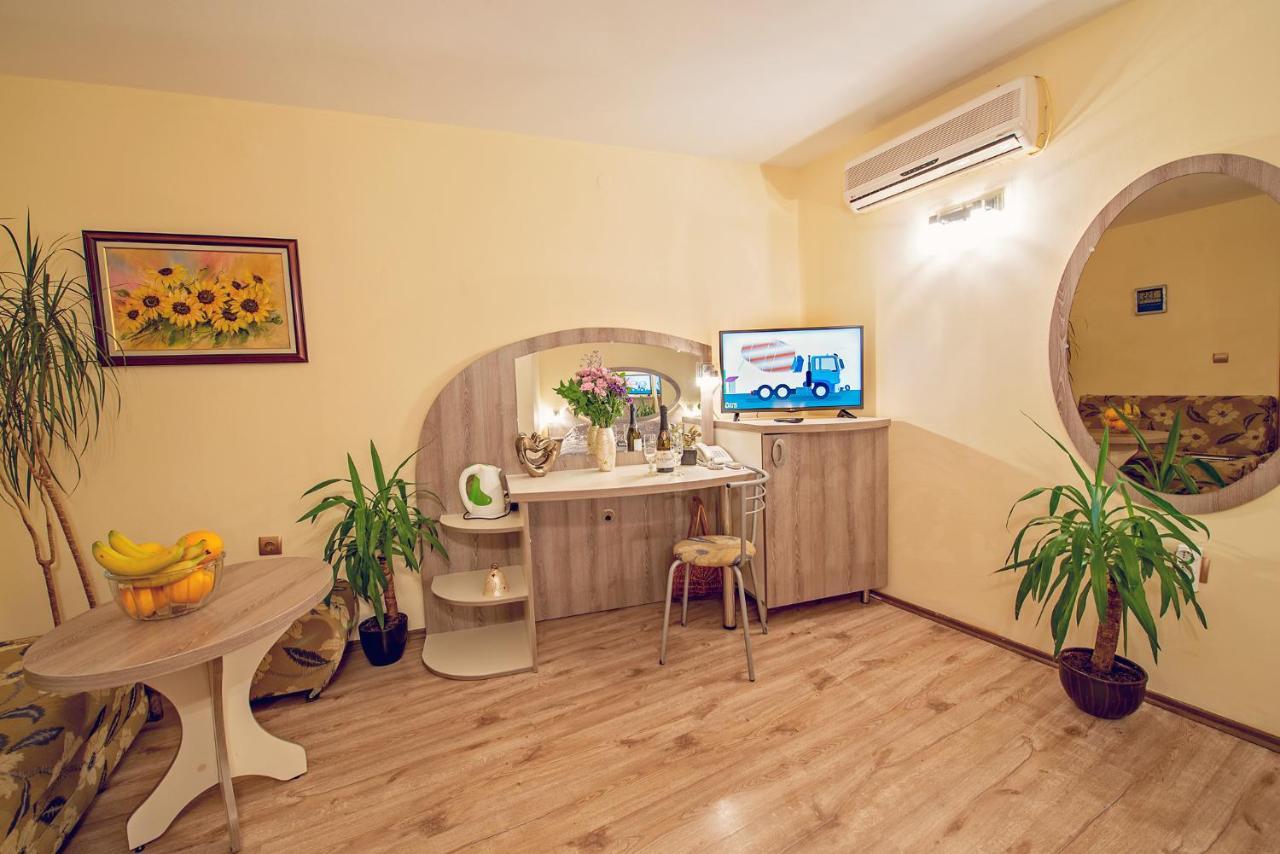 Hotel Color Varna Bagian luar foto