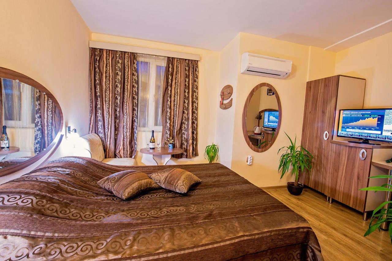 Hotel Color Varna Bagian luar foto