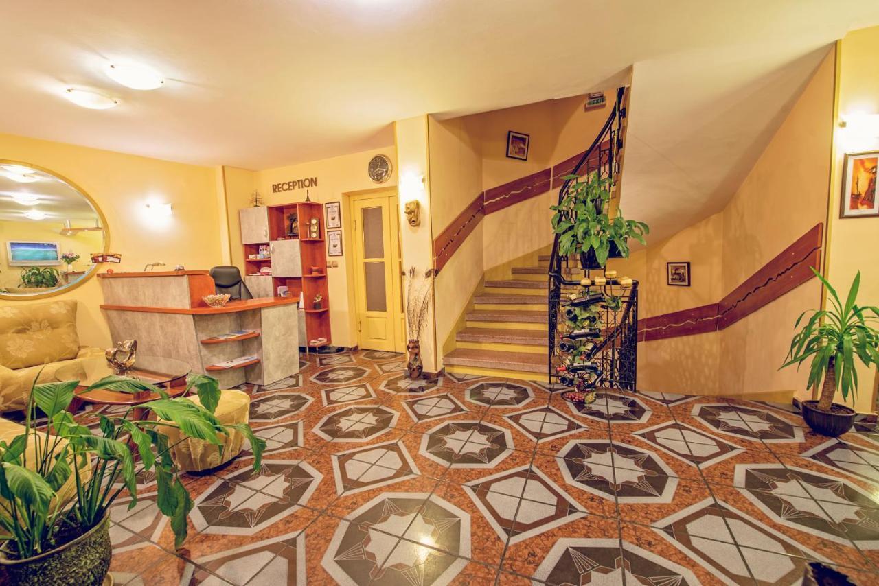 Hotel Color Varna Bagian luar foto