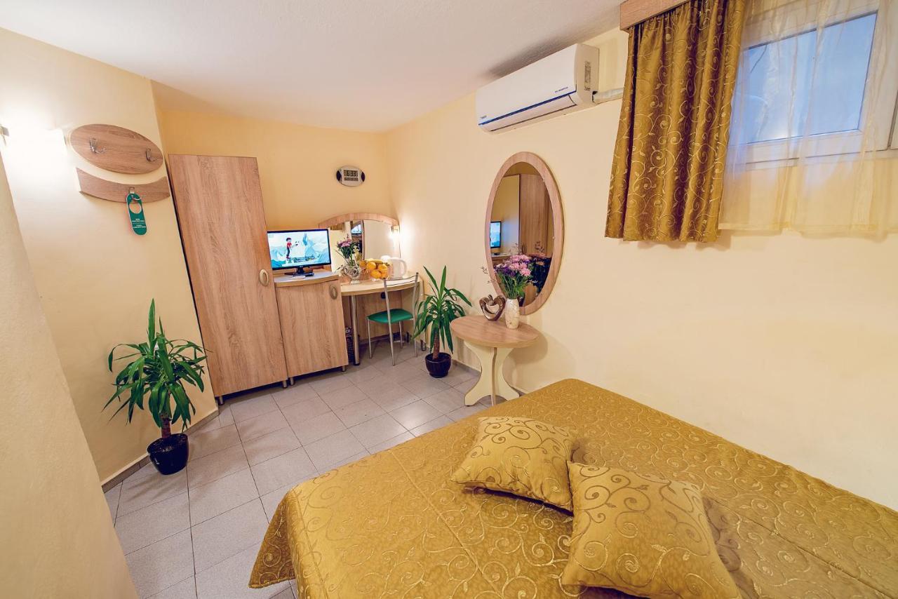 Hotel Color Varna Bagian luar foto