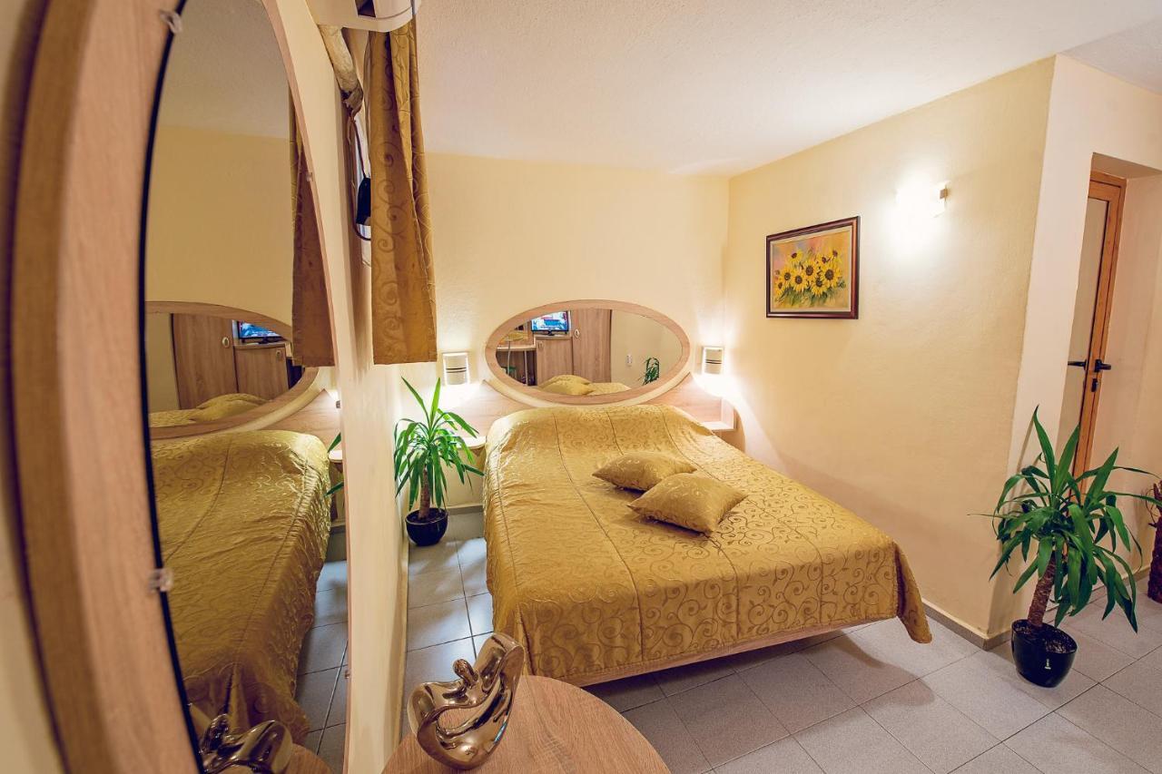 Hotel Color Varna Bagian luar foto