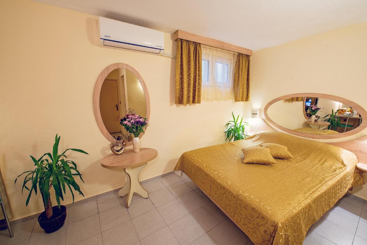 Hotel Color Varna Bagian luar foto