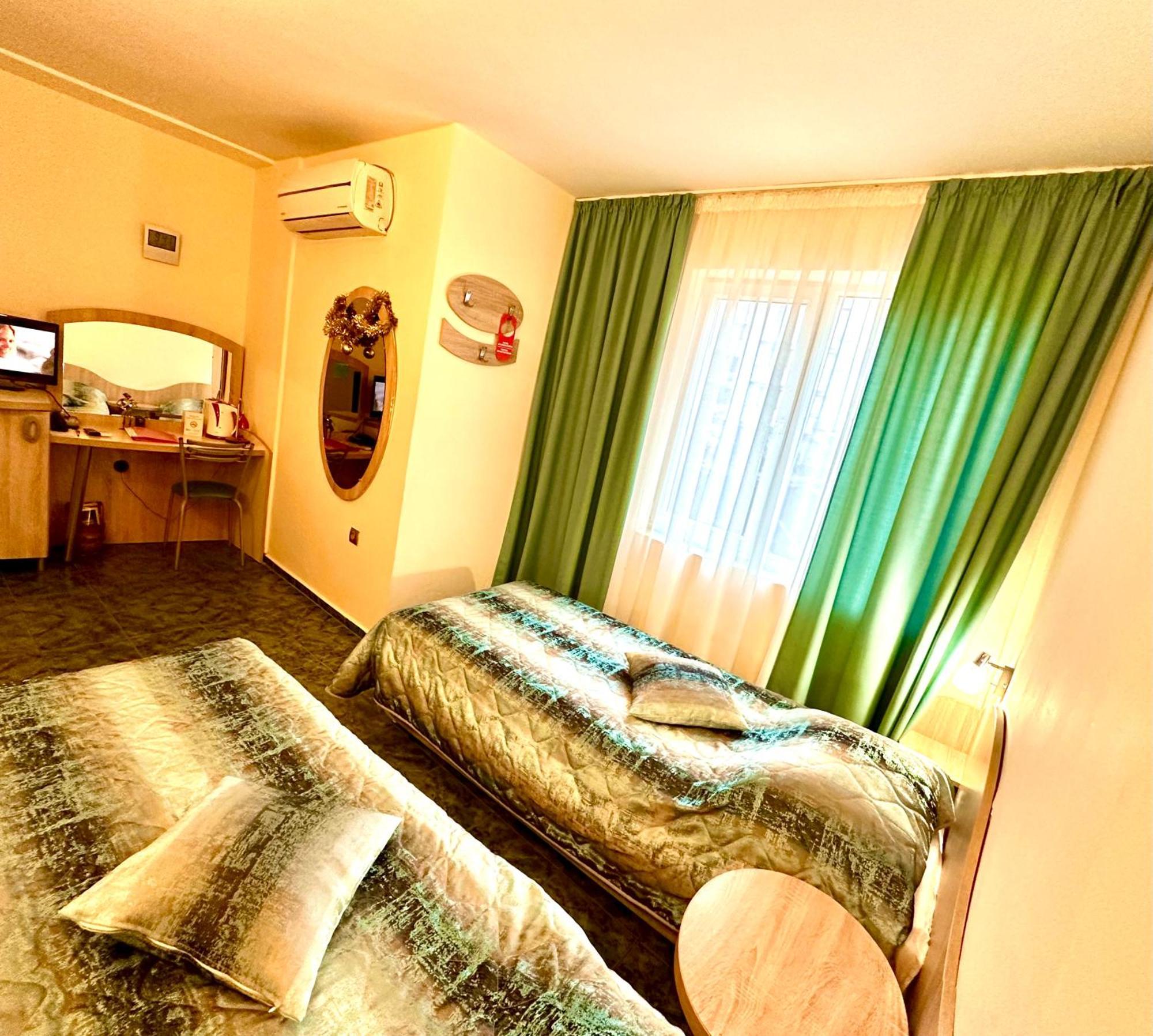 Hotel Color Varna Bagian luar foto