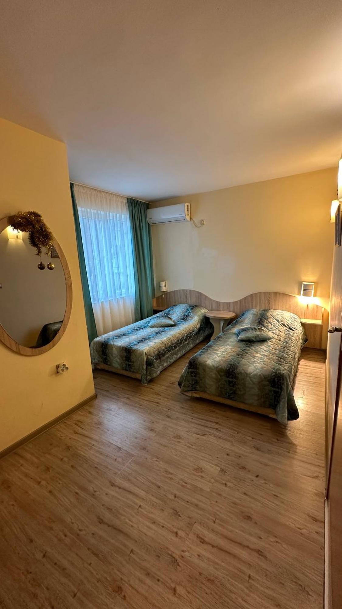 Hotel Color Varna Bagian luar foto