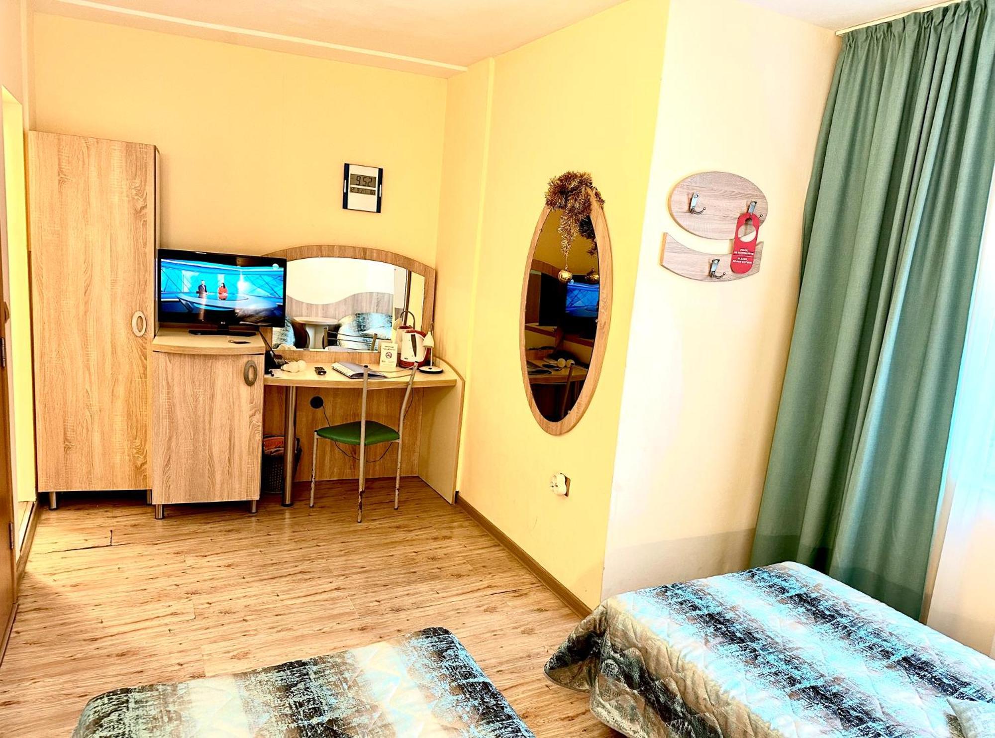 Hotel Color Varna Bagian luar foto