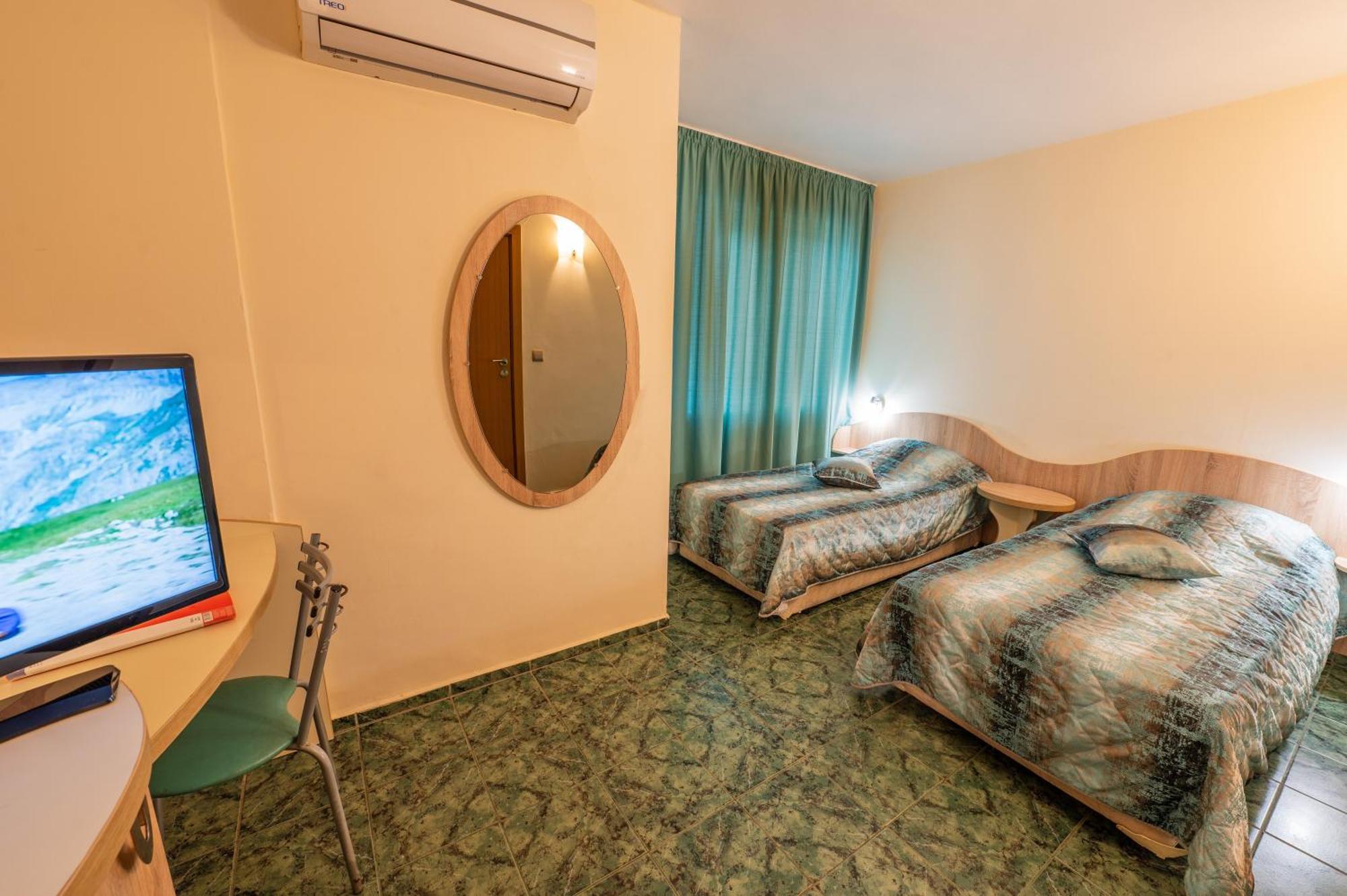Hotel Color Varna Bagian luar foto