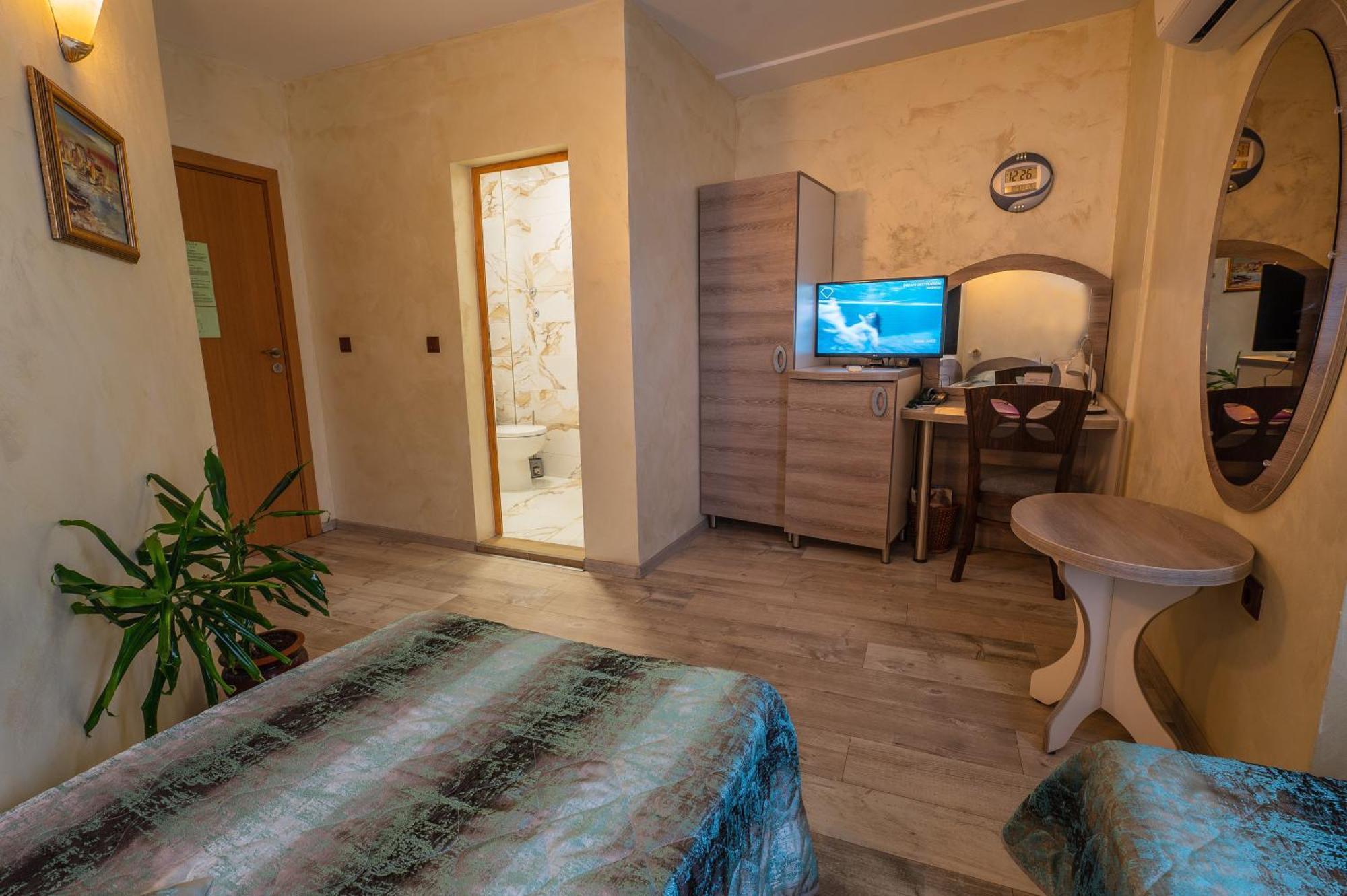 Hotel Color Varna Bagian luar foto