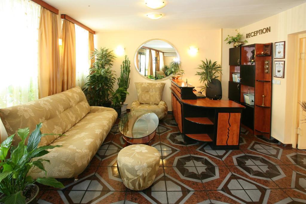 Hotel Color Varna Bagian luar foto