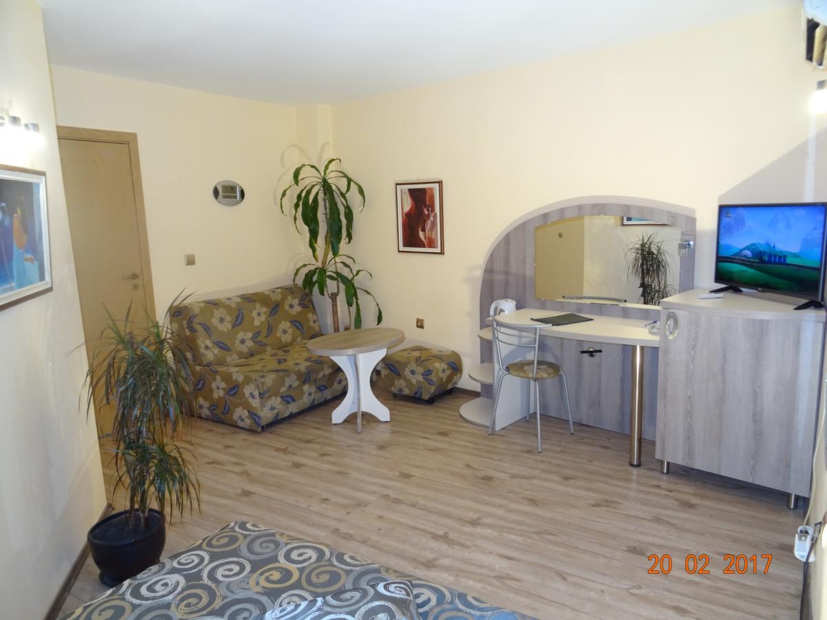 Hotel Color Varna Bagian luar foto