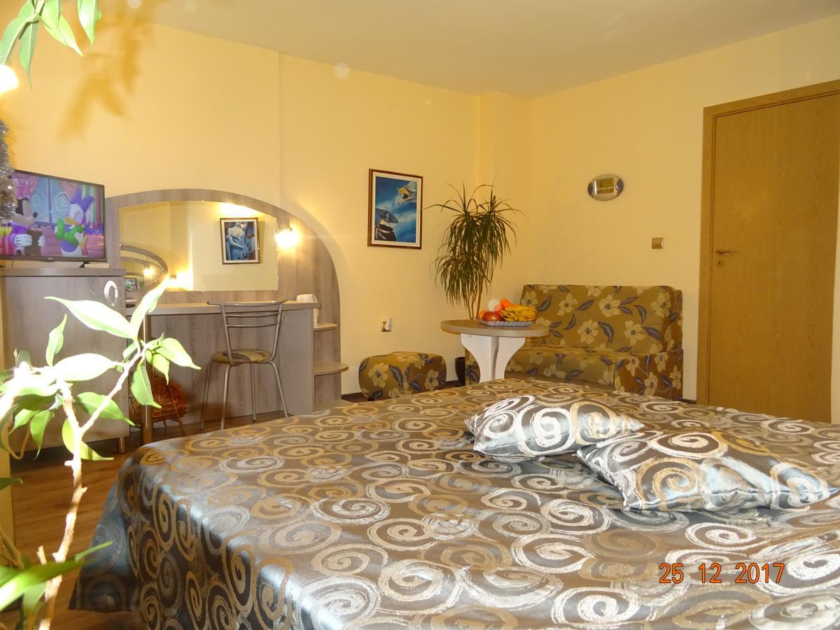 Hotel Color Varna Bagian luar foto