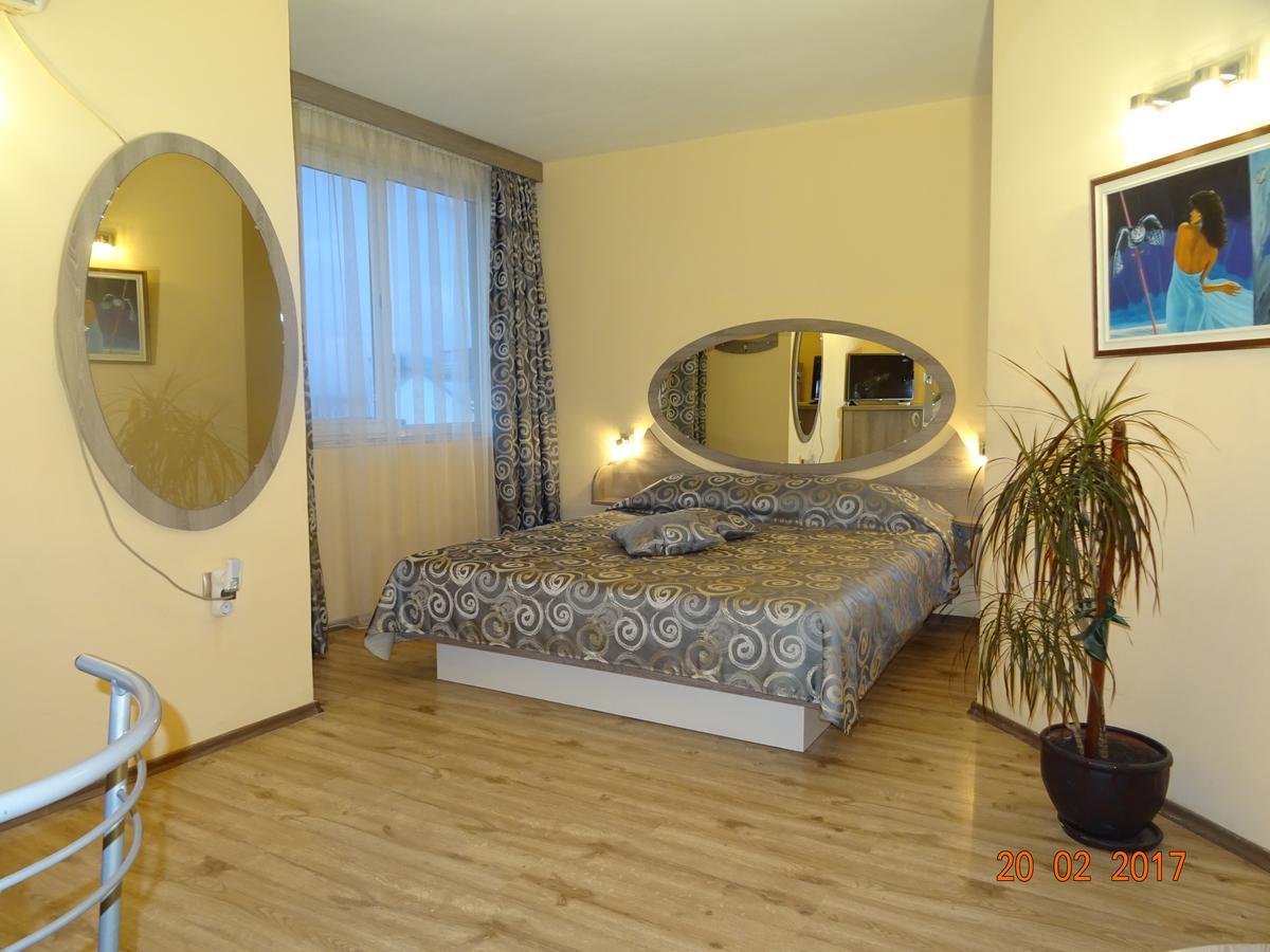 Hotel Color Varna Bagian luar foto